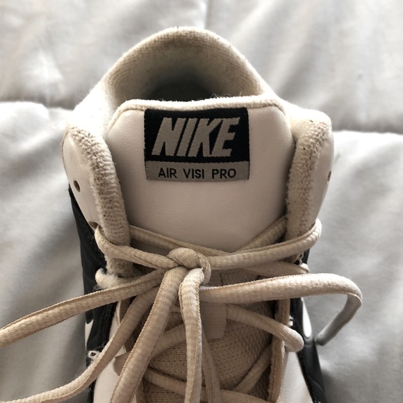 Basketball shoes - Picture 4 of 4